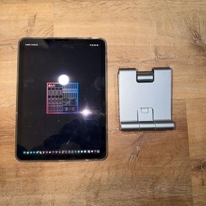 M1 iPad Air WiFi and 5G 64GB